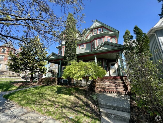 Building Photo - 548 Harrison Ave Rental