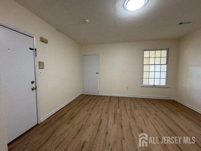 Photo - 431-437-437 Main St Unit 2A