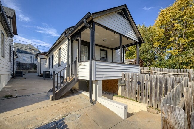 Photo - Cozy 2 Bedroom With Fenced Yard & Parking, Minutes from Old Market!!