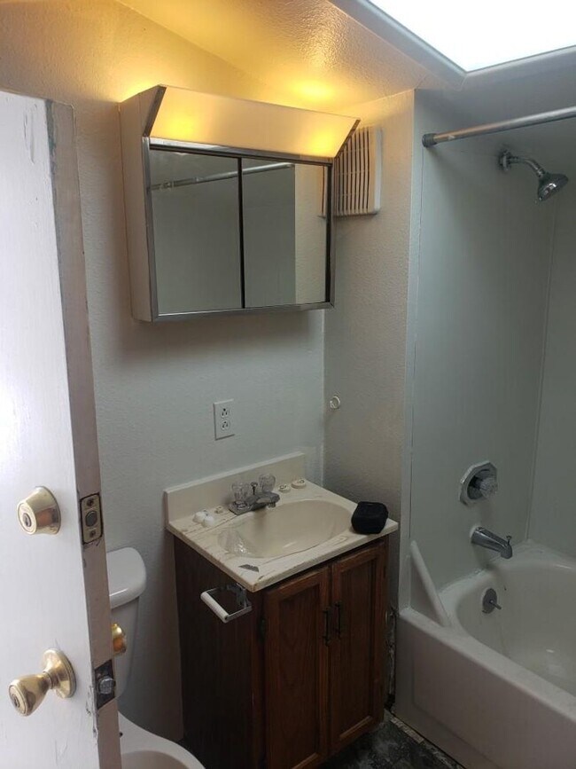 Photo - 638 Miles Ave Unit 3