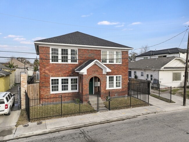 Photo - 1115 Hogan St