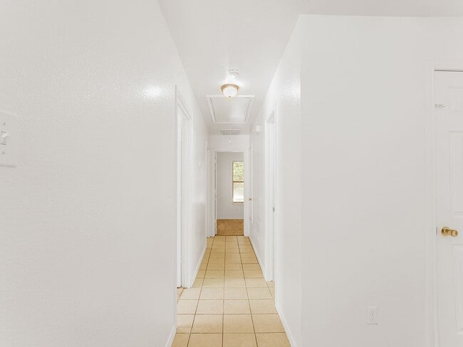 Photo - 315 Isbell Rd