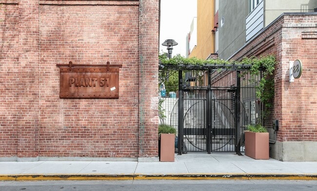 Building Photo - Downtown living Unit 1103