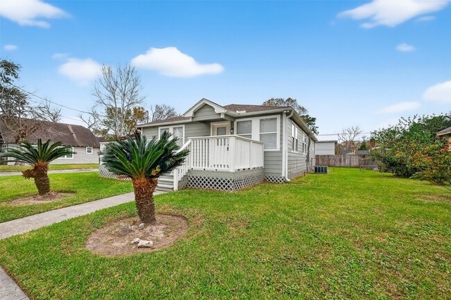 Photo - 521 Alford St