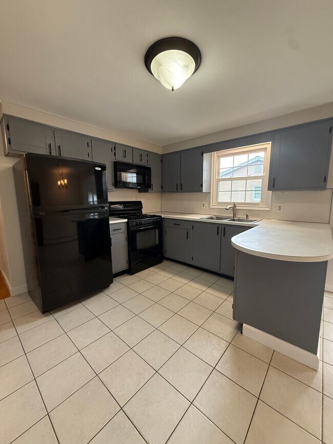 27 Janet Dr Unit 2nd Floor