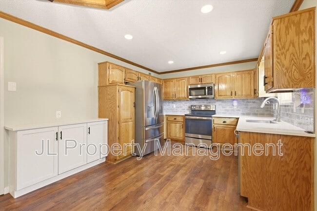 125 SE Topaz Dr