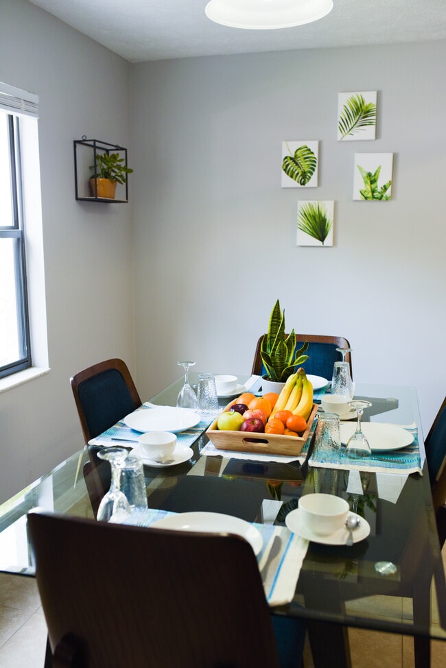 Dining Room - 913 Sumter St Unit 102