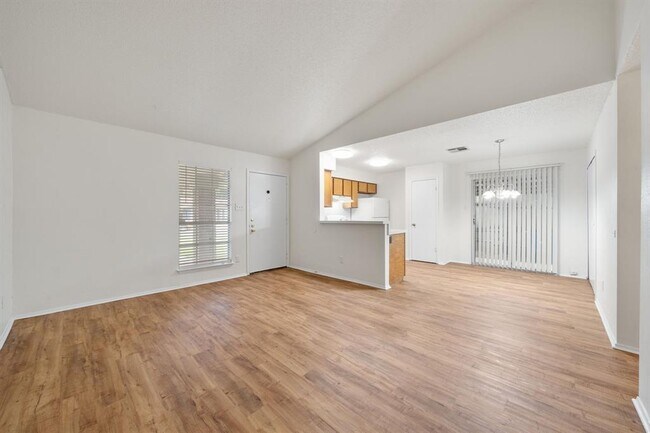 Photo - 100 Meteor Dr