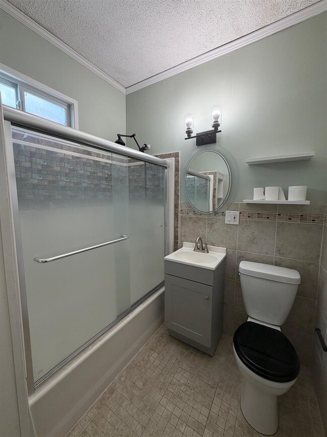 Building Photo - 27 Gilman Ter Unit 1