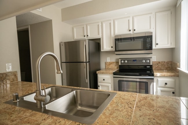 Cedar Court Townhomes - Cedar Court Townhomes