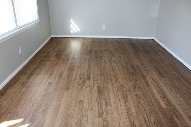 Photo - 3 bedrooms with appliances!