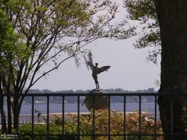 Photo - 1661 Riverside Ave Unit 402