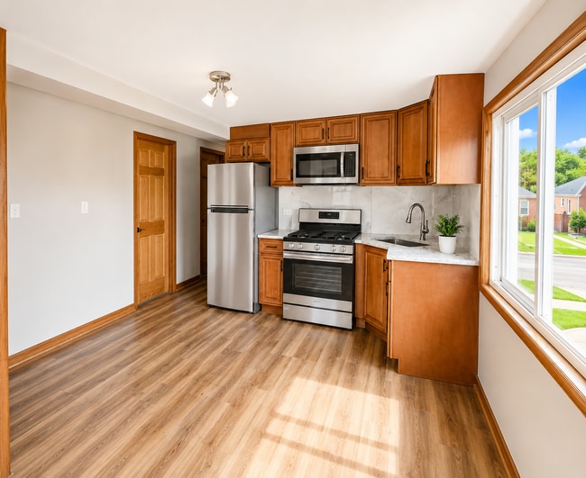 Photo - 7719 W Catalpa Ave Unit 2