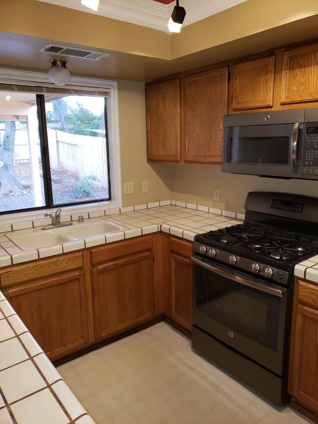 Photo - 3 BED 2 BATH HOUSE OFF VICTOR AVE