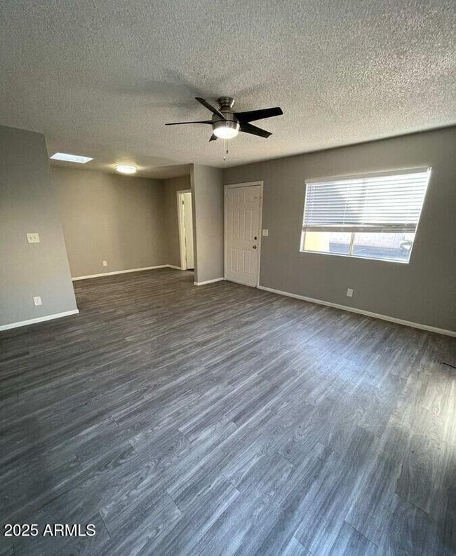 Photo - 6531 N 67th Ave Unidad 109