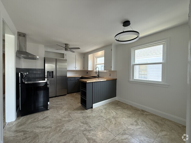 Building Photo - 312 Nassau Ave Unit 2 - Upper Rental