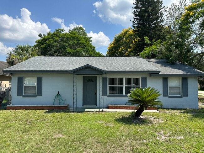 Building Photo - Winter Park Corner Lot Rental