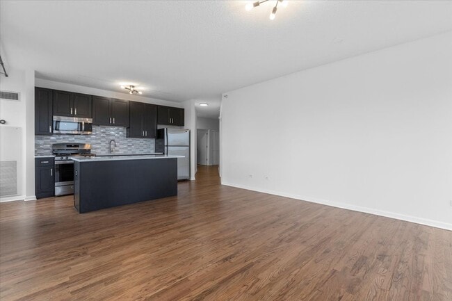 Photo - 1717 S Prairie Ave Unit 706