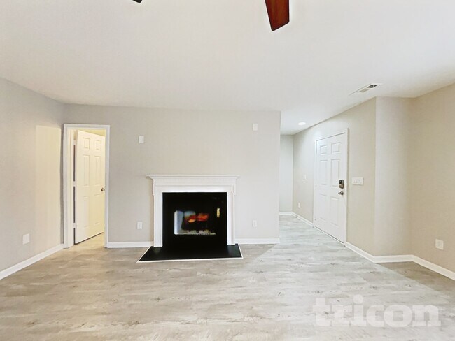 Photo - 1131 Delander Ln