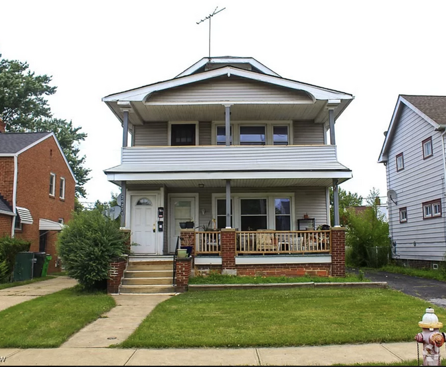 Building Photo - 20271 Naumann Ave Unit Upper Rental