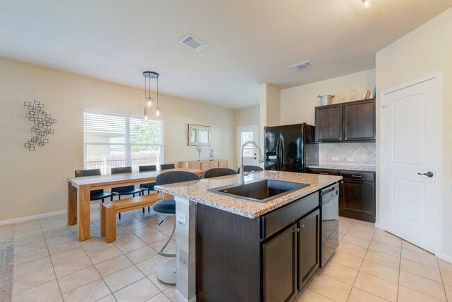 Photo - 1511 Cedrus Rd