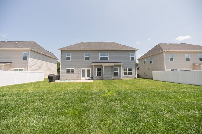 Photo - Spacious stunning 5-Bedroom 4 bathroom Home in a Desirable Neighborhood in Summerfield NC