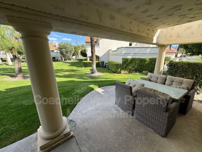 Photo - 289 Vista Royale Cir W