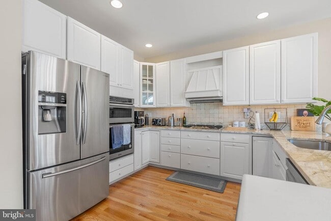 Photo - 200 Victoria Ct