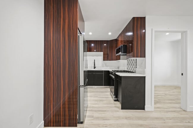 UNIT 5 is available now - 111 N Normandie Ave