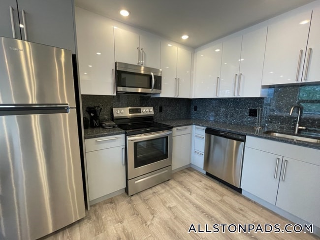 Photo - 1028 Commonwealth Ave Unidad 305