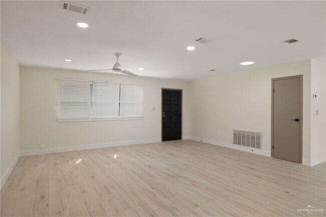 Photo - 19 Fern Ave W