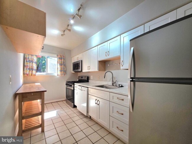 Photo - 2704 Dartmouth Rd Unit 3