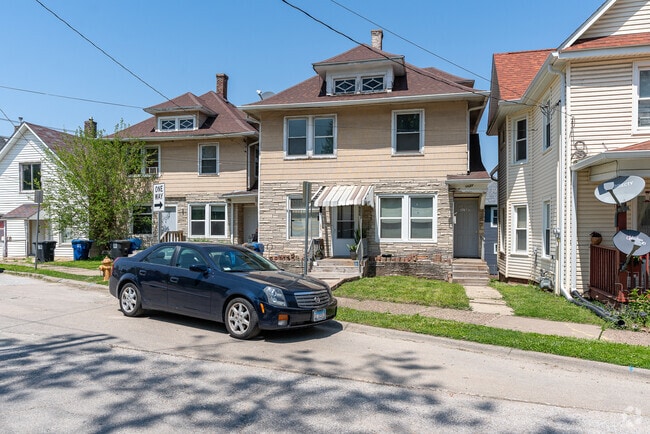 Building Photo - 1527 8th Ave Unit 2 Rental