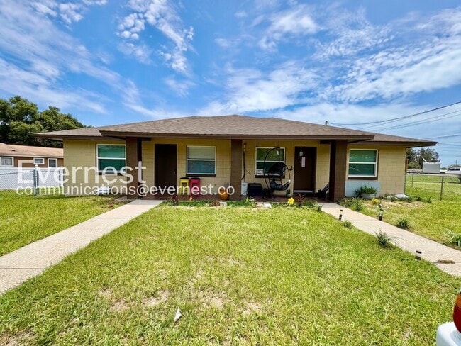 Building Photo - 2119 Navel Cir S