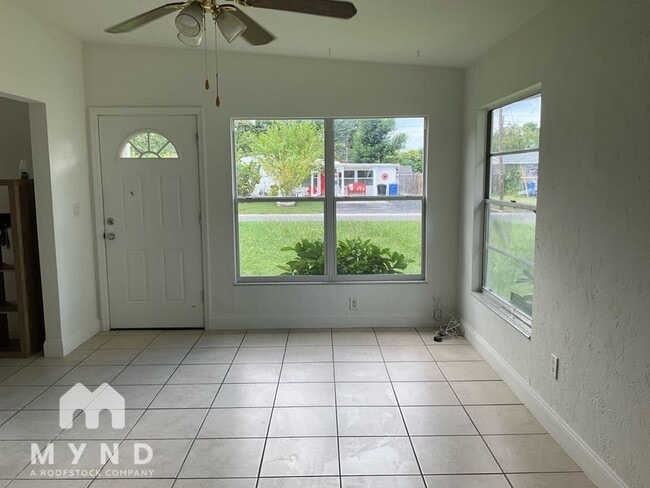 Building Photo - 7563 Meadowlawn Dr N Rental