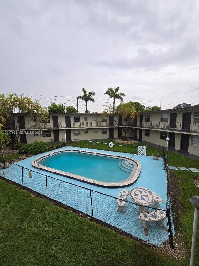 Building Photo - 3901 SW 112th Ave Unit 38