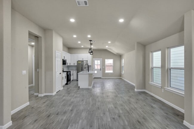 Photo - 106 Harbor Ct