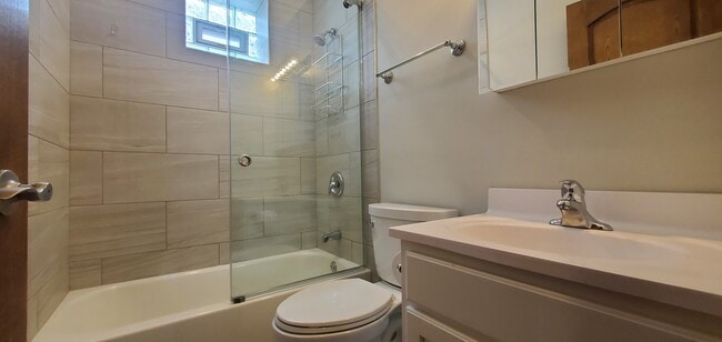 Photo - 3238 N Hamlin Ave Unidad 1