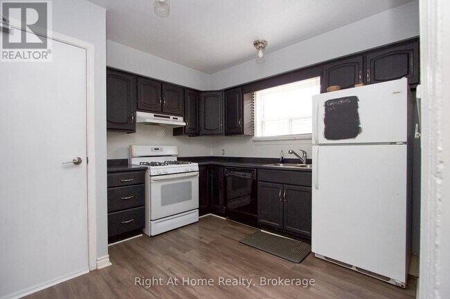 Photo - 307 Vimy Ave