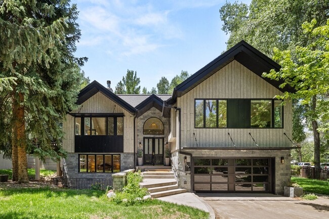 Photo - 777 Castle Creek Dr House