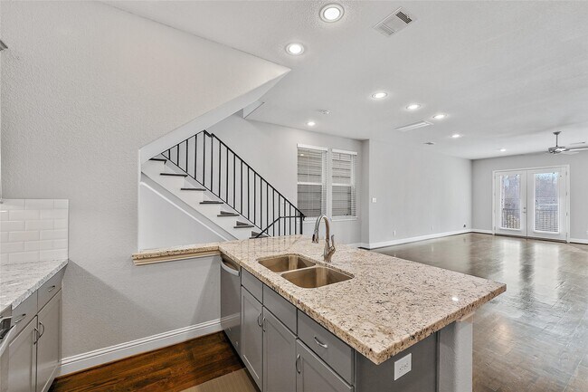 Photo - 1221 W 19th St