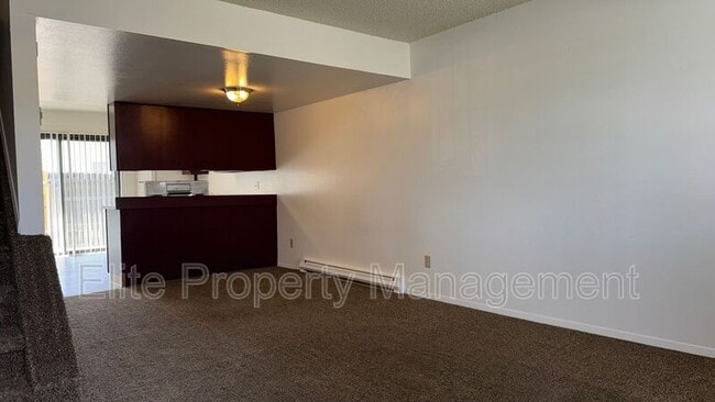 Photo - 25 Royal Crest Dr