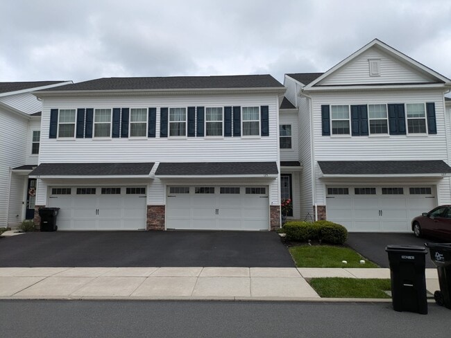 Front - 125 Knock Hill Dr Casa Adosada