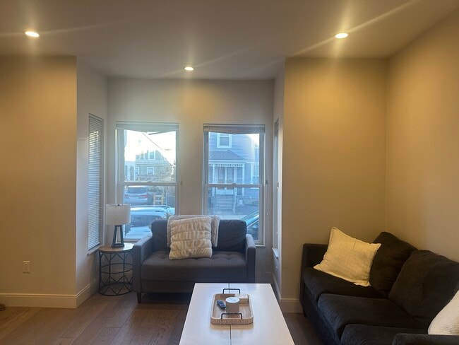 Photo - 48 Tuttle St Unidad 1