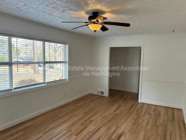 Photo - 216 Hillandale Dr