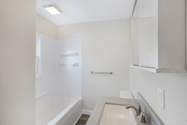 Photo - 720 Kellogg St SE Unit 2