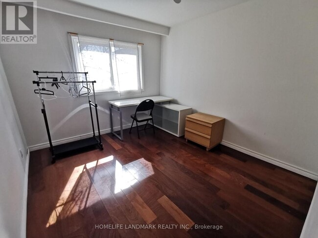 Photo - 84 Harrington Crescent