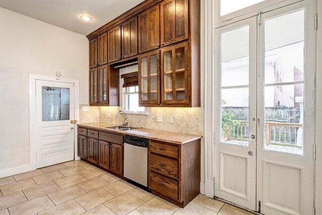 Photo - 306 Dennis St