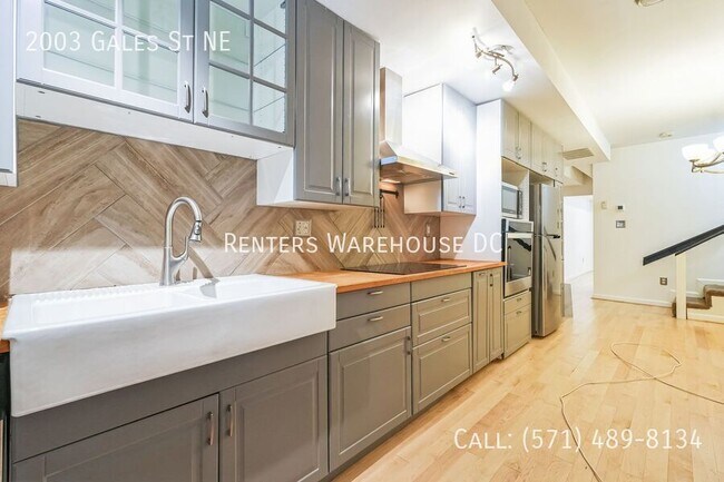 Photo - 2003 Gales St NE