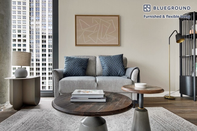 Photo - 505 N State St Unidad FL28-ID1006